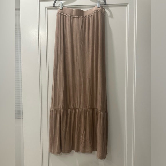 Noy NY Tan Maxi Skirt - Picture 3 of 4
